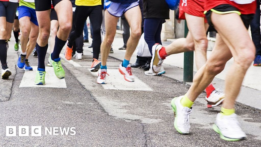 Running marathon cuts years off 'artery age' - BBC News