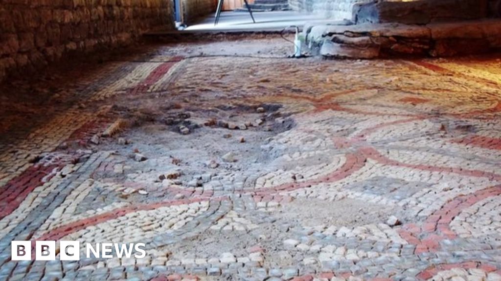 Roman Villa Found Under Wiltshire Garden - Bbc News