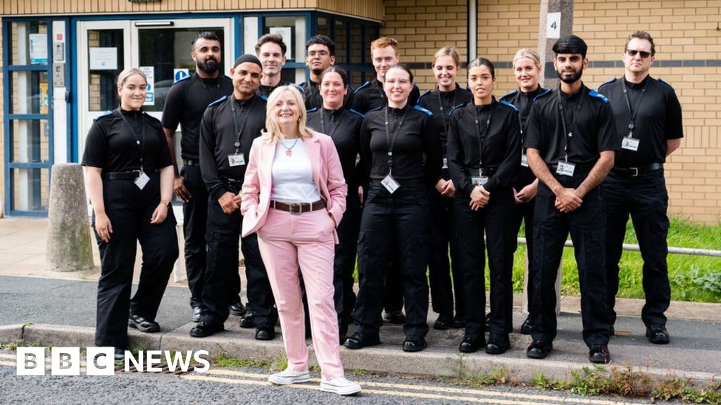 leeds-supermarket-donates-99k-to-recruit-new-pcsos