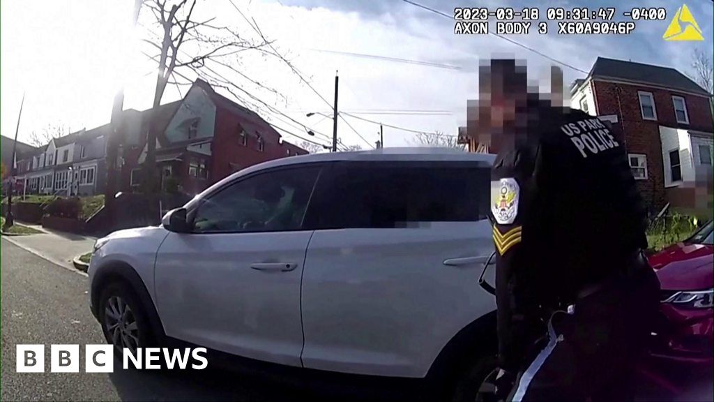 Dalaneo Martin: Bodycam video shows US officer shoot teen in back