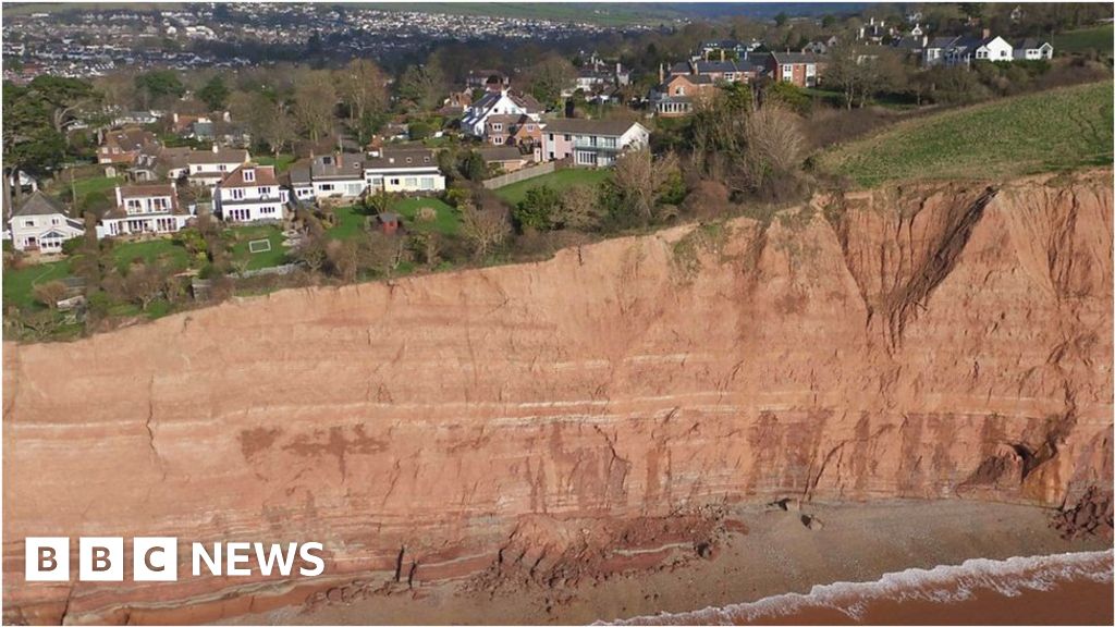 Sidmouth icliffi top ihousesi losing gardens to ierosioni BBC News