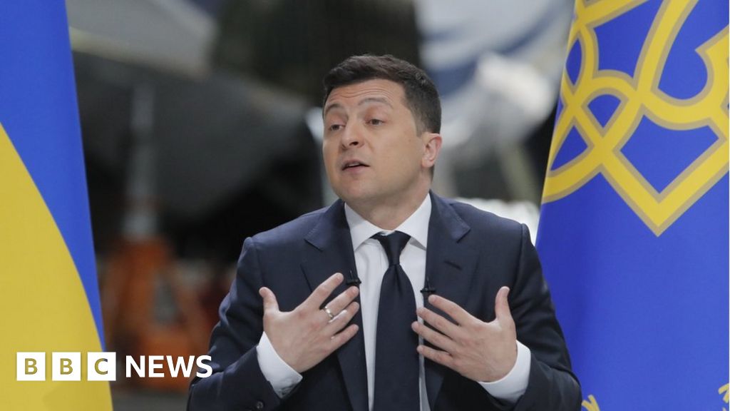 Zelensky v oligarchs: Ukraine president targets super-rich