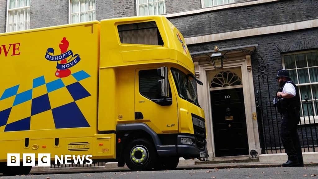 No 10 defends PM’s holiday as removal vans seen in Downing Street