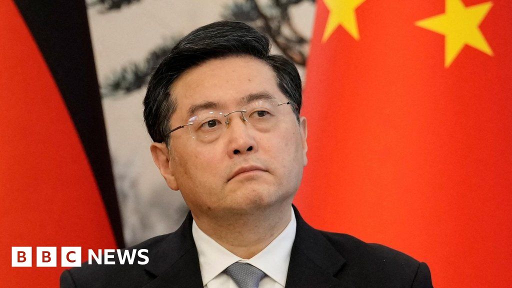 Цин Ган: Падането на външния министър прави Китай почервенял