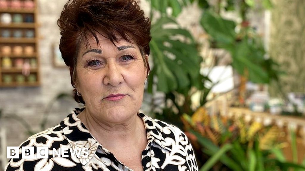 Lowestoft 'If empty shops open up everybody wins' BBC News