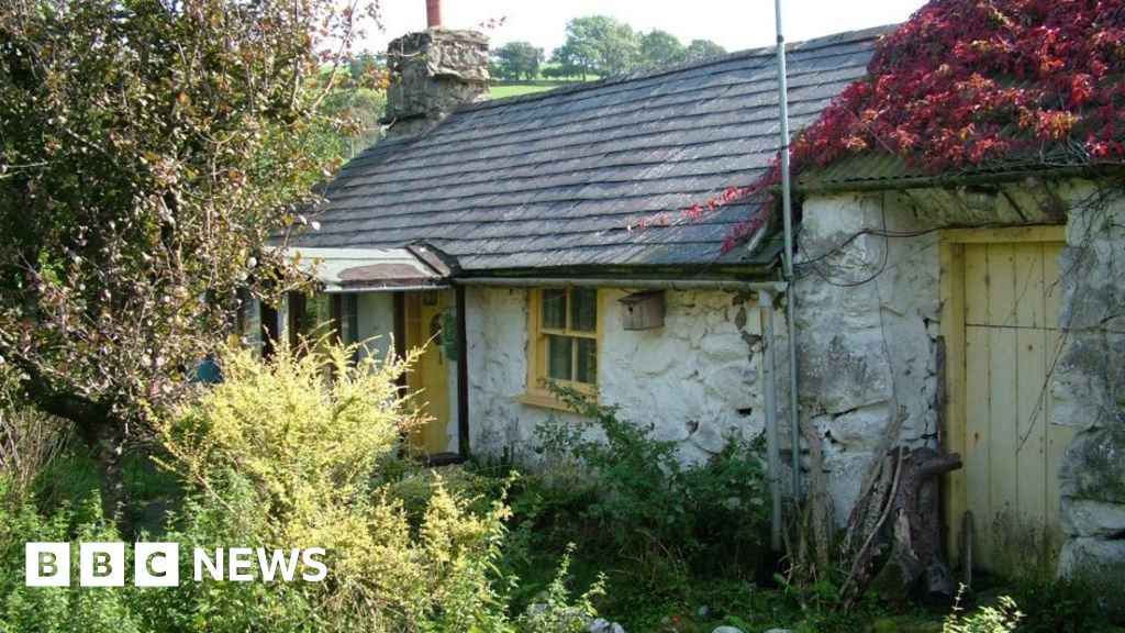 owner 'seriously damages' cottage's special qualities