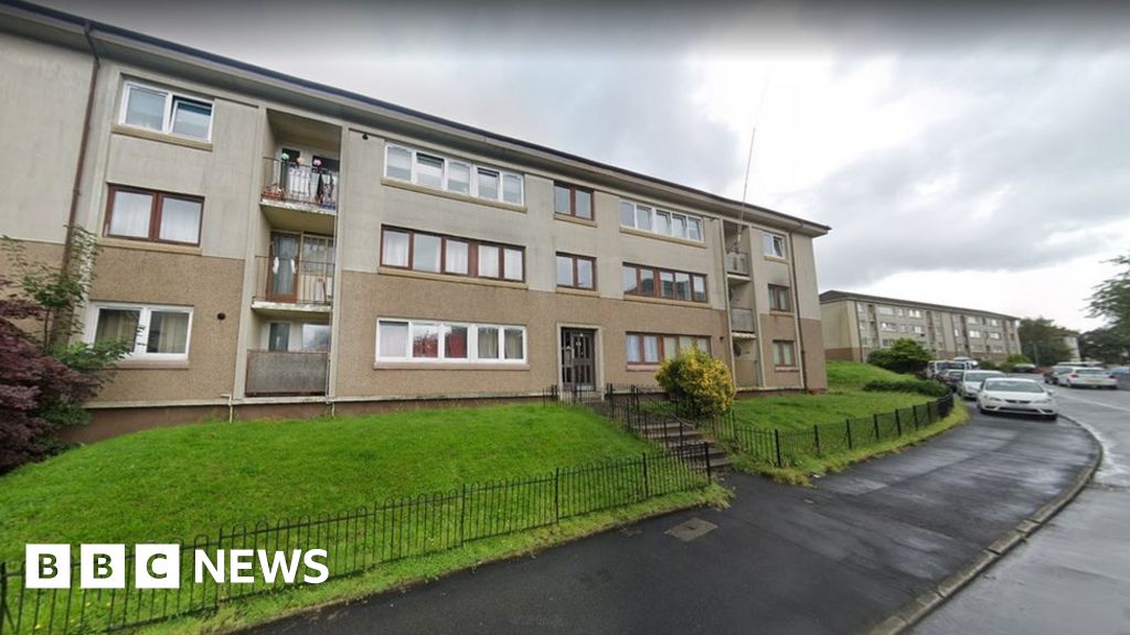 Two men injured after double stabbing in Glasgow
