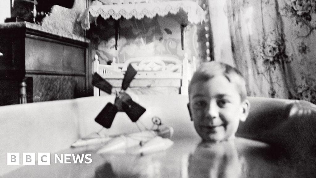 The boy who photographed the La Belle Epoque in France