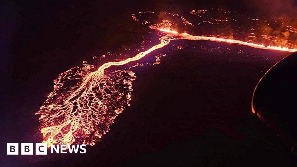 Iceland volcano: Spectacular aerial footage shows scale