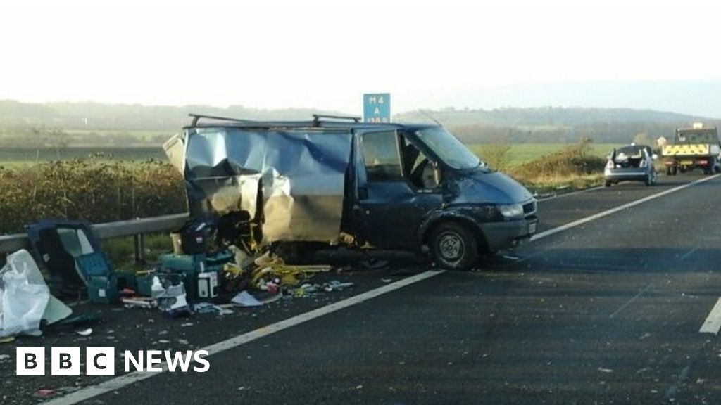 Four vehicles in M4 motorway crash near Swindon BBC News