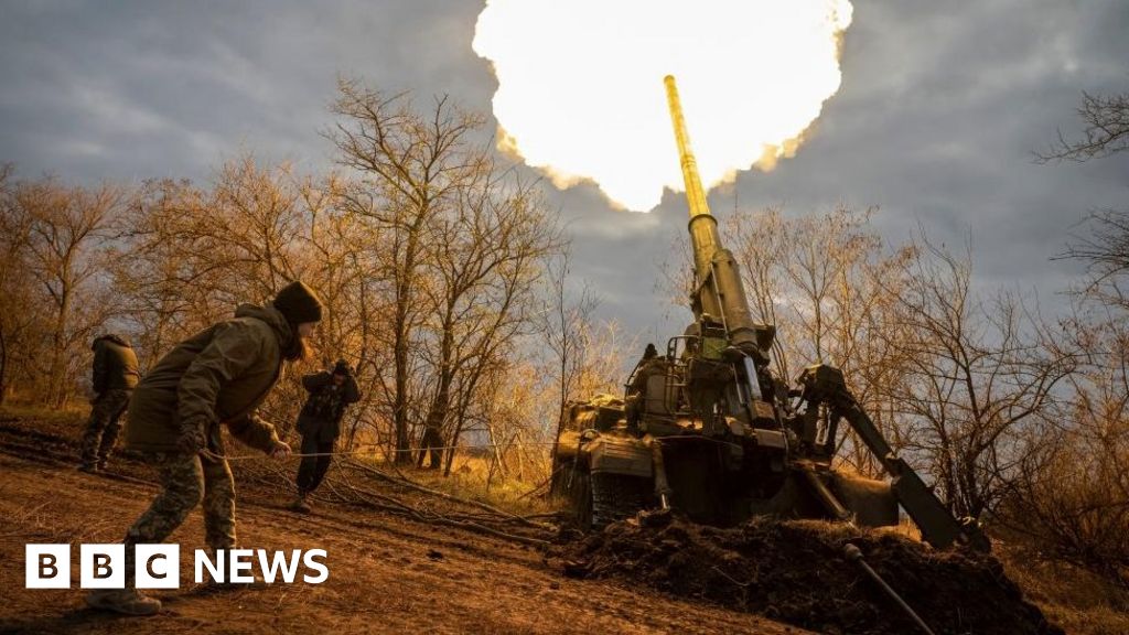 Ukraine war: Kyiv claims major gains as Russia exits Kherson