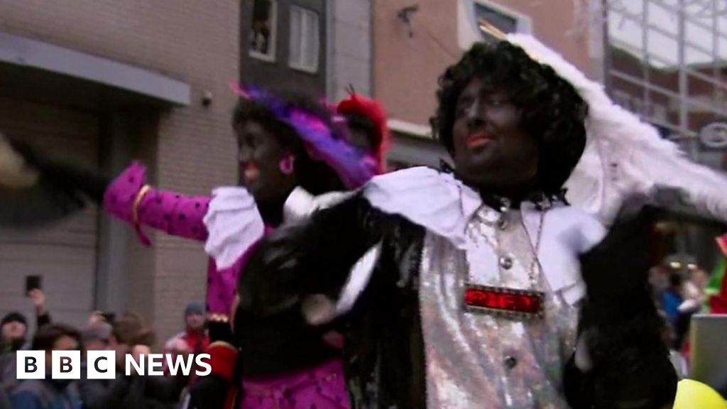 Nieuw Sinterklaas: Dutch protests over Black Pete festival-goers - BBC News DJ-02