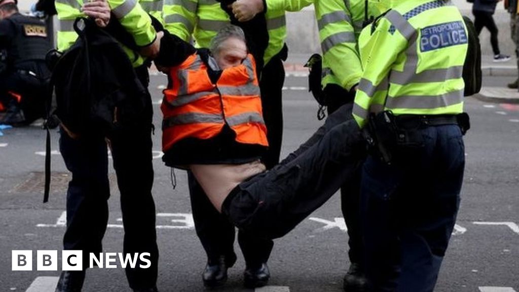 Insulate Britain: Protesters block east London roads