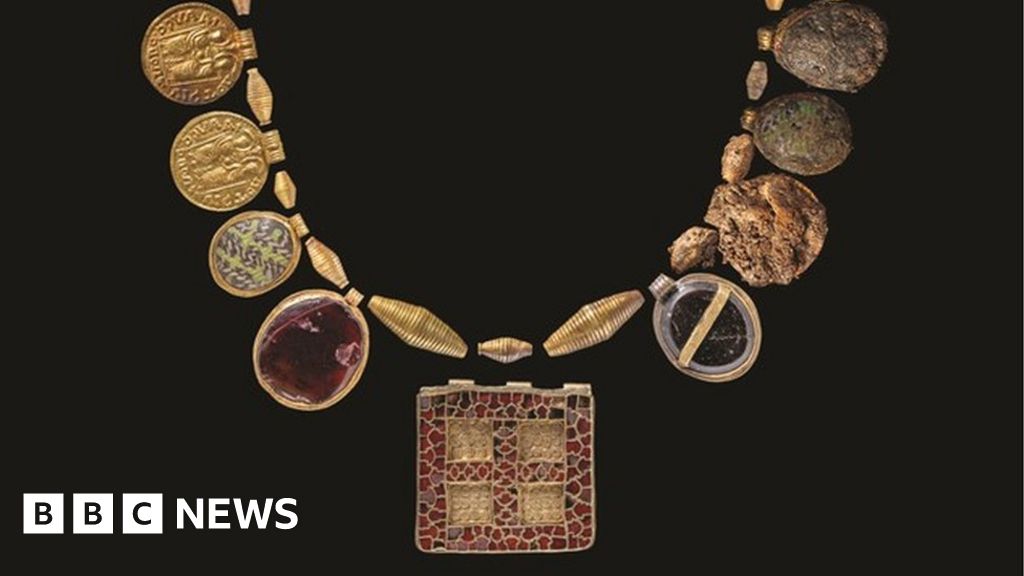Harpole jewellery reveals 'breath-taking' medieval burial secrets 