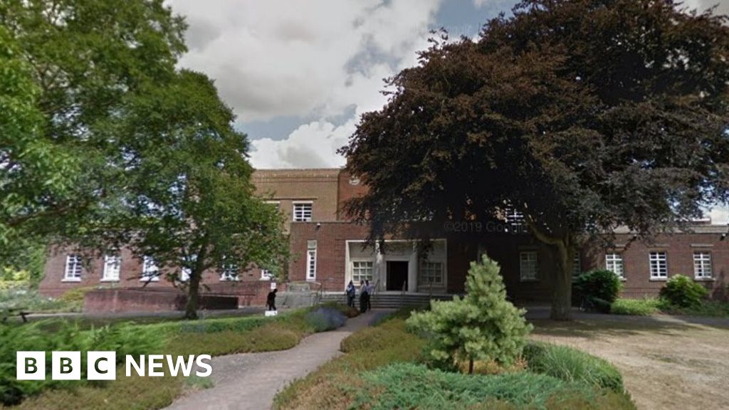Dorset Council leader confirms devolution partnership plan - BBC News
