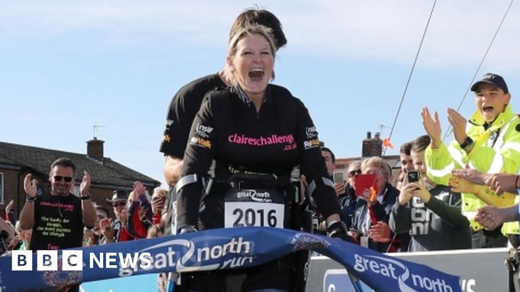 Bionic Woman Claire Lomas Completes Great North Run Bbc News 4558