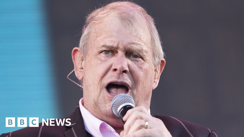 John Farnham: Australian singer has surgery after cancer diagnosis