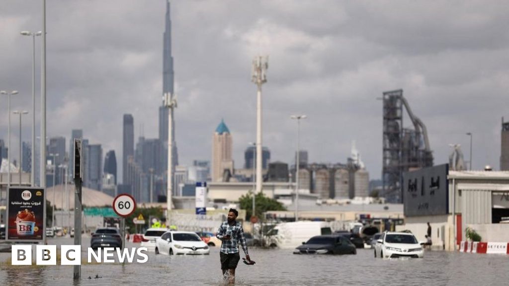 „Апокалиптични“ наводнения в Дубай разтърсват перфектния град