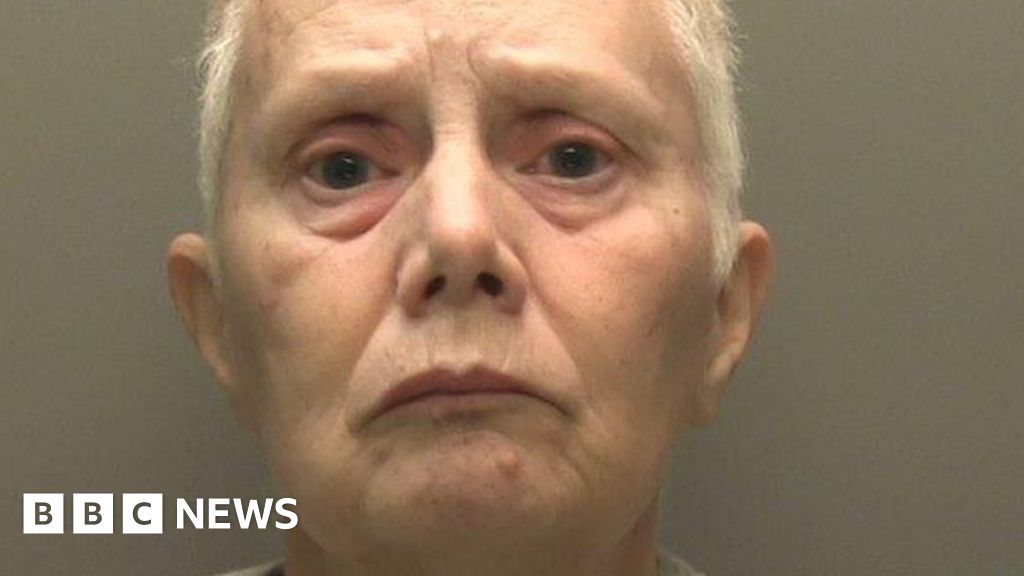 Skegness woman jailed for boiling water attacks on husband - BBC News