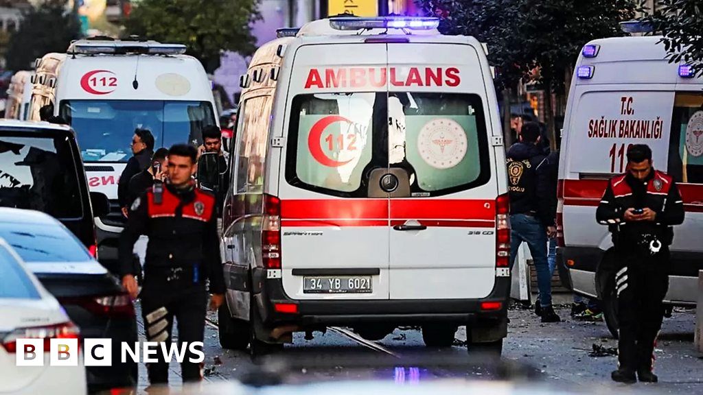 Istanbul: The moment Turkish crowds run from explosion