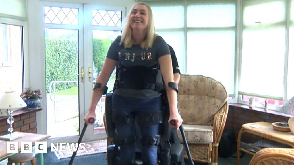 Grimsby Woman Fundraising For Bionic Legs Bbc News 7562