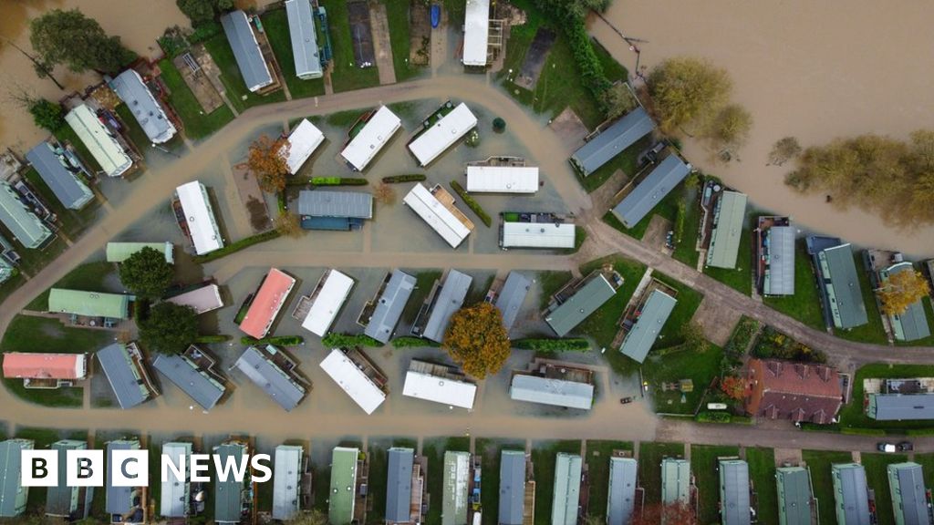 Flood warning issued for North and East Yorkshire as Storm Ciarán hits UK 