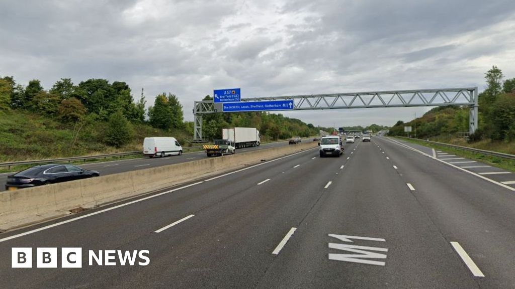 M1 to close overnight for road resurfacing work - BBC News