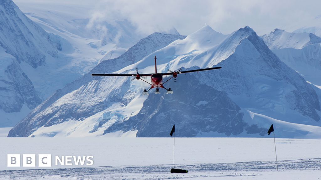 Climate change: The Antarctic ice shelf in the line of fire - BBC News