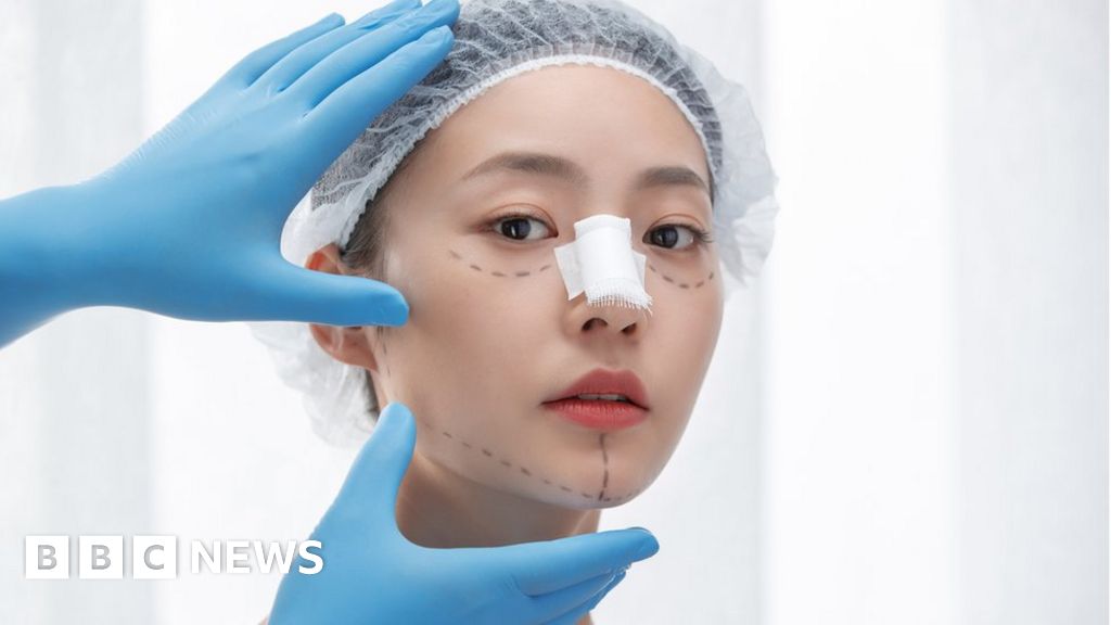 Plastic surgery booming in China despite the dangers