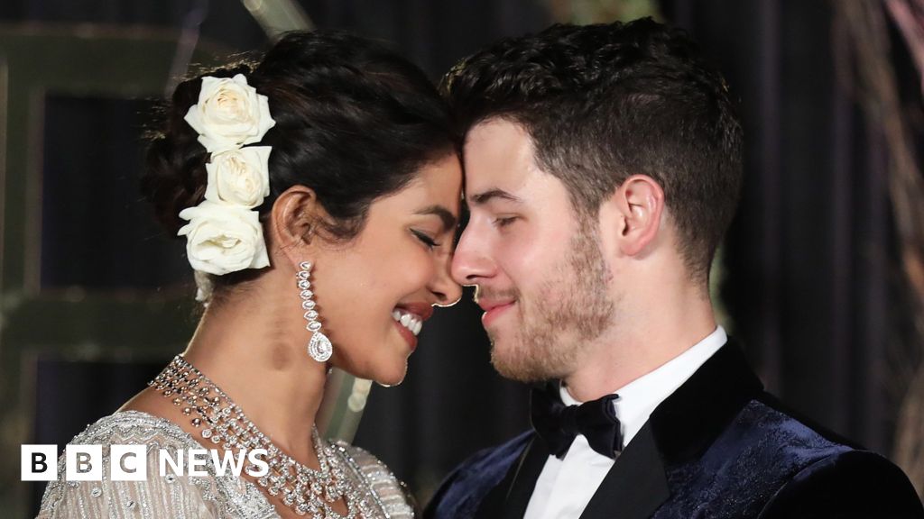 Priyanka Chopra: Bollywood star reveals 75ft wedding veil - BBC News