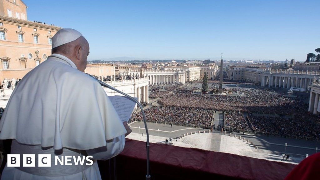 Pope's Christmas message against 'injustices'