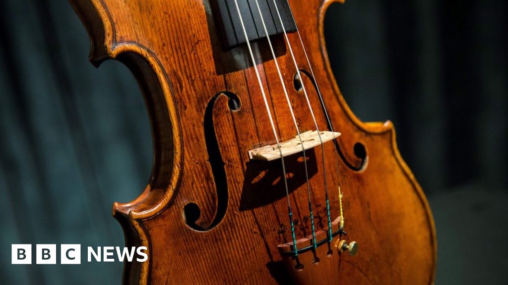 Bulgarian radio gets modern music back after dispute - BBC News