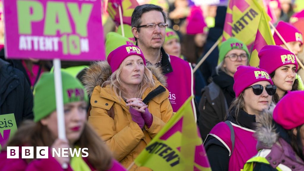 Ministers' constituencies targeted in escalation of Scottish school strikes