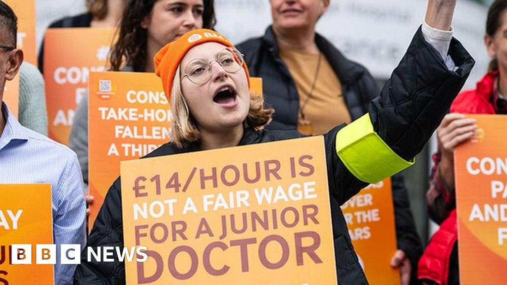 What Are Junior Doctors Paid - And How Much To Settle? - BBC News