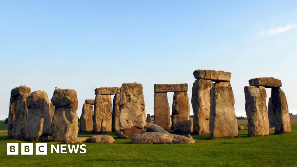 Stonehenge: Last owner's letter found inside book