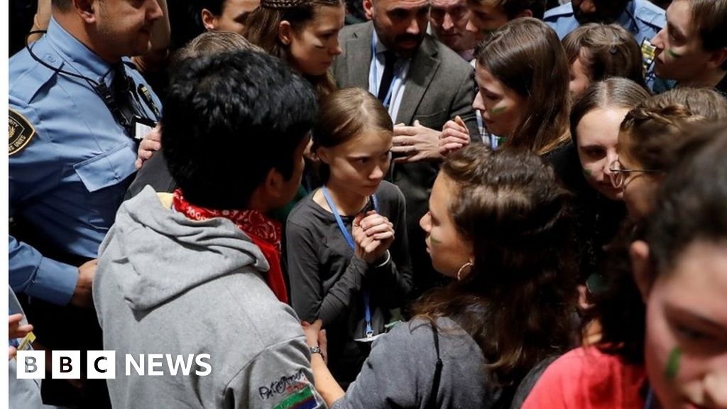 Climate change: Greta Thunberg mobbed at UN climate talks - BBC News