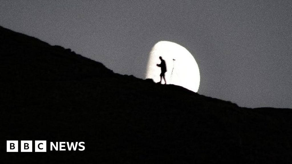 Peak District photographer chuffed with 'man on the Moon' shot