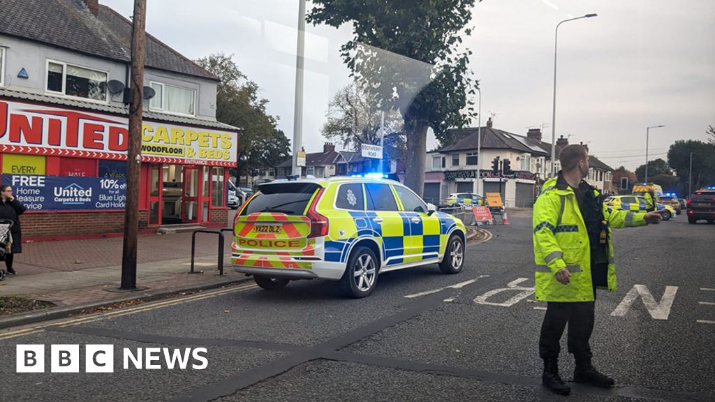 Boy, 12, And Man Seriously Injured In Hull Crash - BBC News