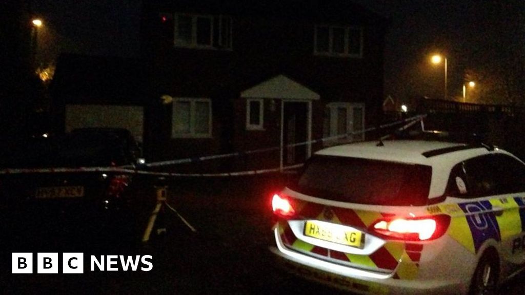 Man rescued but woman found dead in Romsey house fire