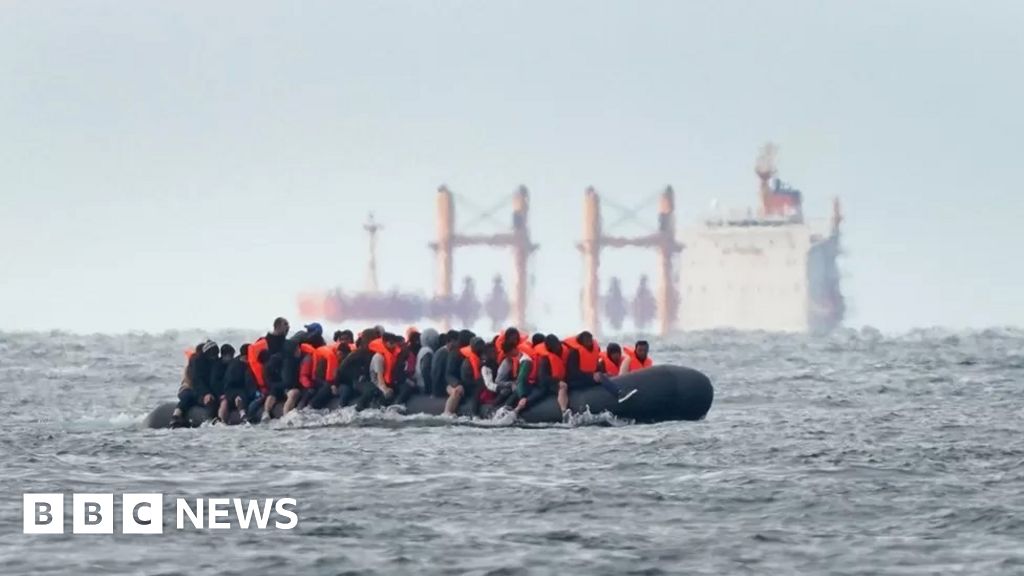 Ministers admit losing track of 5,600 asylum claimants