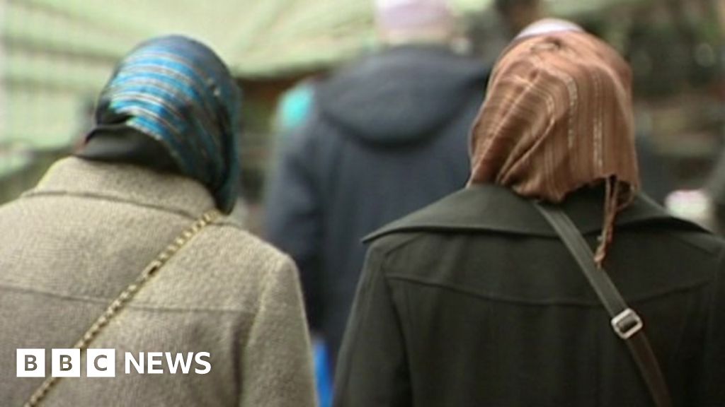 English Lessons Funding To Tackle Muslim Womens Segregation Bbc News 0443