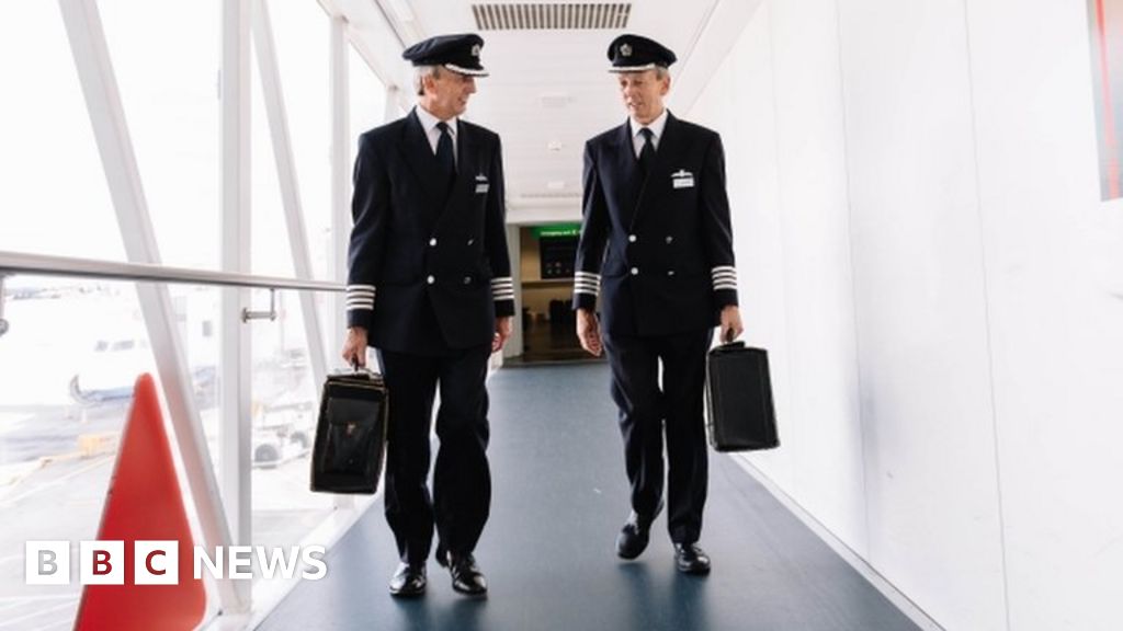 Twin airline pilots retire by landing at Heathrow together