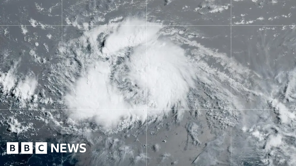 Badai Tropis Brett diperkirakan akan membawa angin kencang dan hujan ke Karibia