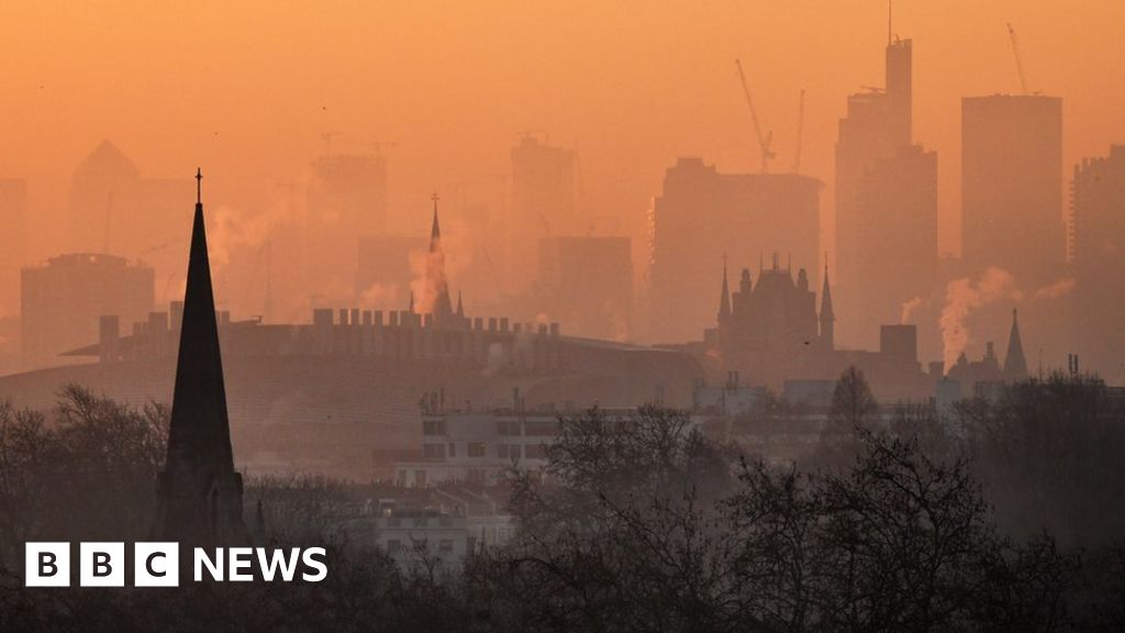 High Air Pollution Warning Issued For London    119949777 Airquality 