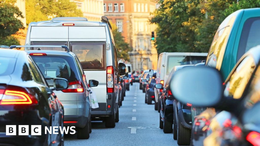 Traffic jams 'cost drivers a week of their lives a year'