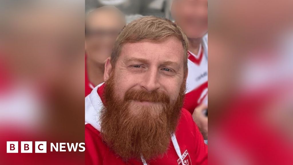 bbc.co.uk - Pedestrian dies in hospital after being hit by car in Hull - BBC News