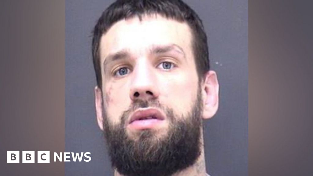 Dorset prisoner on run in underwear 'changes appearance'