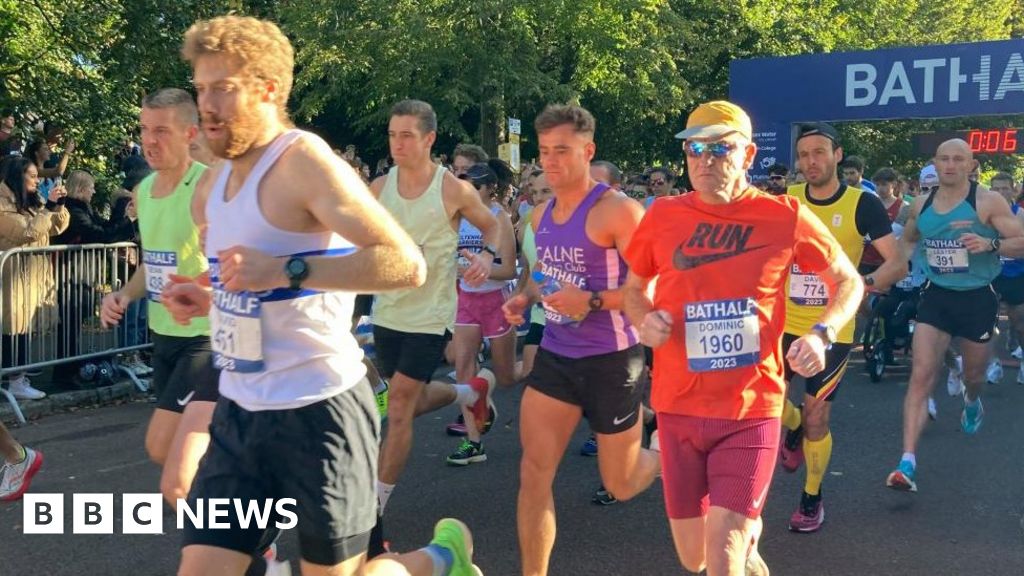 Bath Half Marathon Thousands take to streets for race BBC News