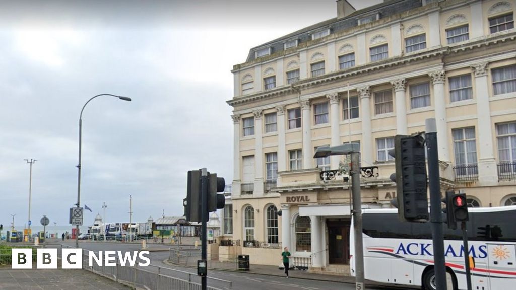 Brighton hotel blaze: Winds hamper firefighters