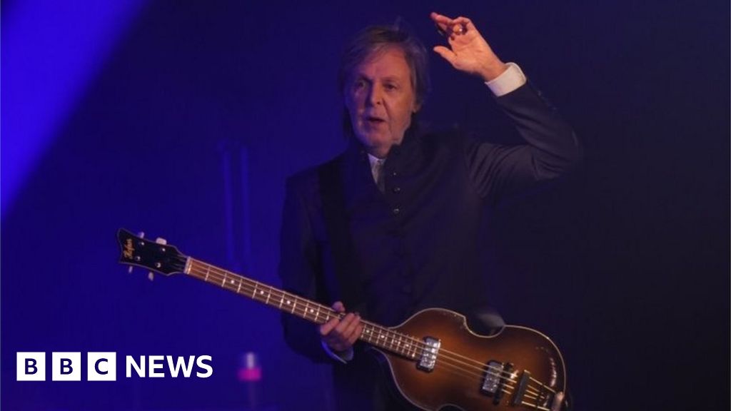 Glastonbury fans sing Happy Birthday to Paul McCartney – BBC